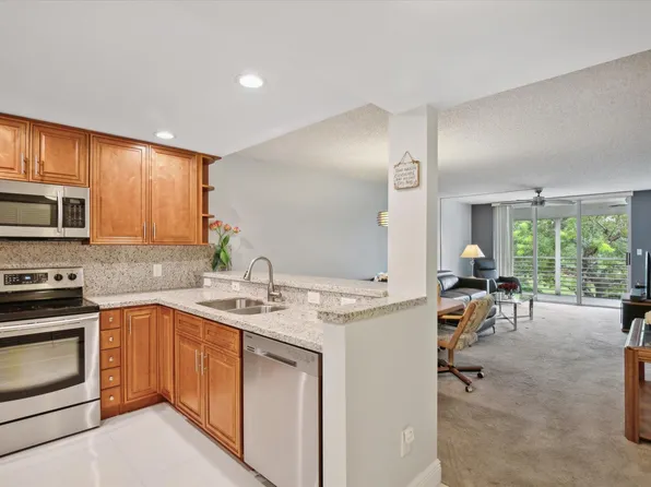 3503 Oaks Way #302, Pompano Beach, FL 33069
