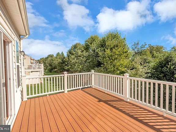 4th image of 158 Castle Hill Dr