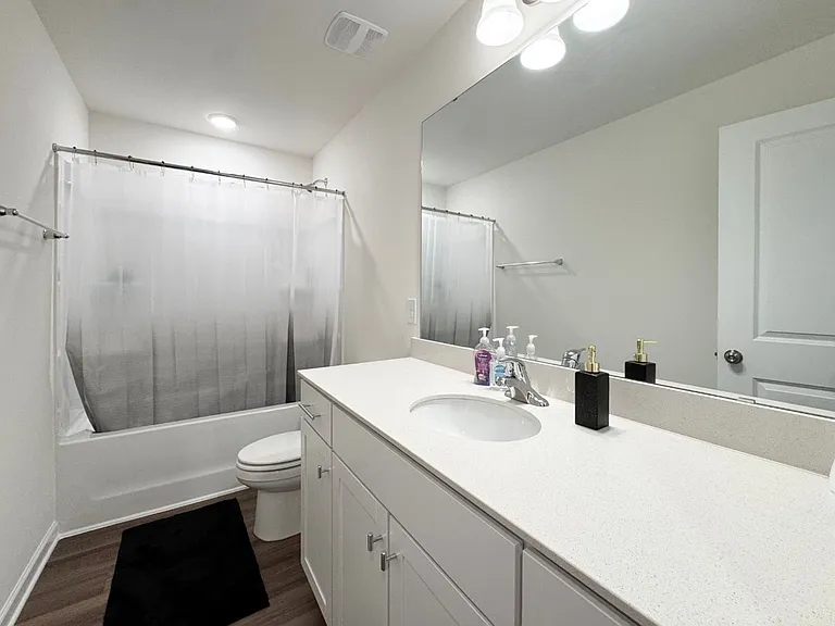 612 Columbus Cir — Photo 14