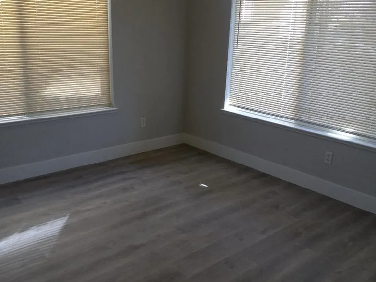 685 Helen Dr — Photo 3
