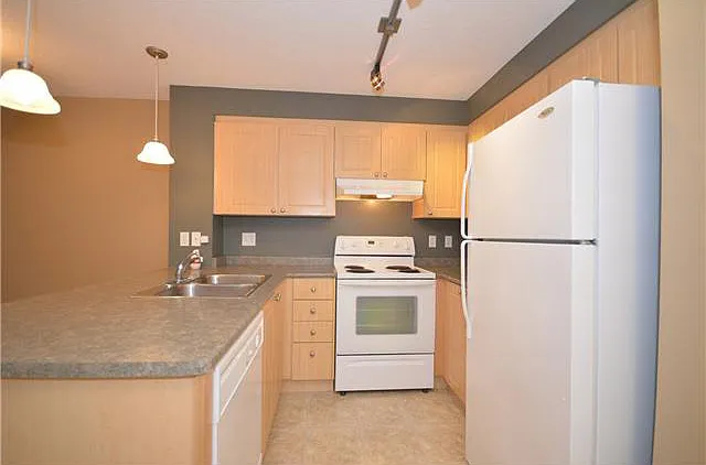 630 McAllister Loop SW — Photo 6