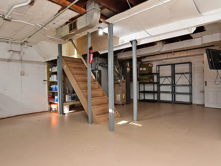 1109 N 50th St — Photo 23