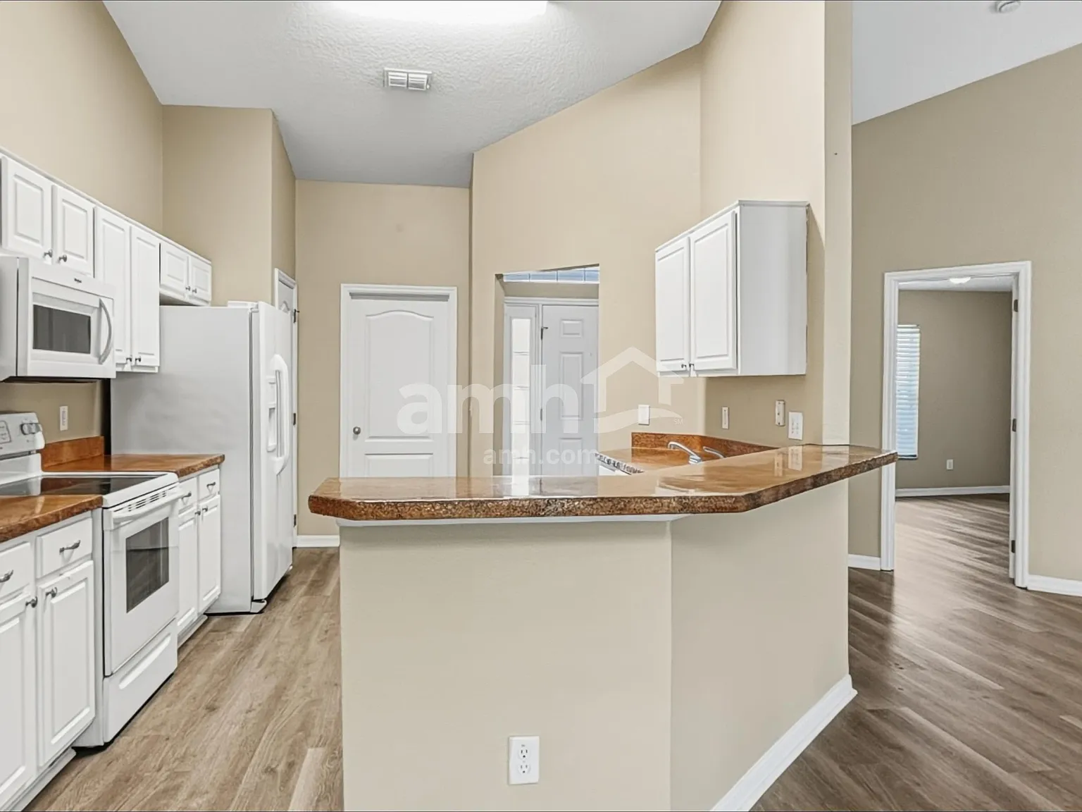 4 bed, 2.0 bath, 1760 sqft, $2,465 — Photo 4