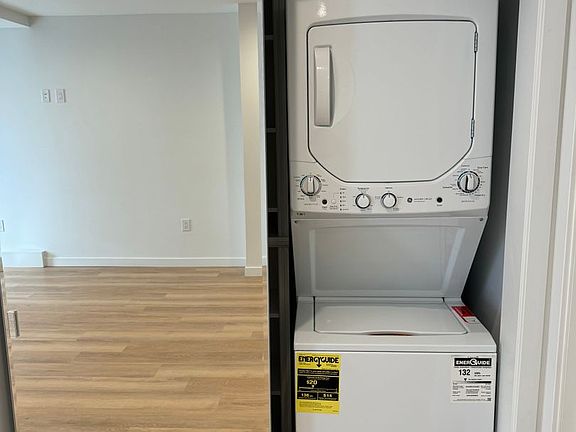3rd image of 6125 Whitsett Ave #14