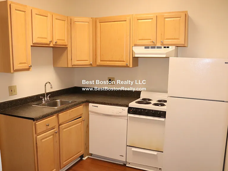 47 Bay State Rd #2R — Photo 4