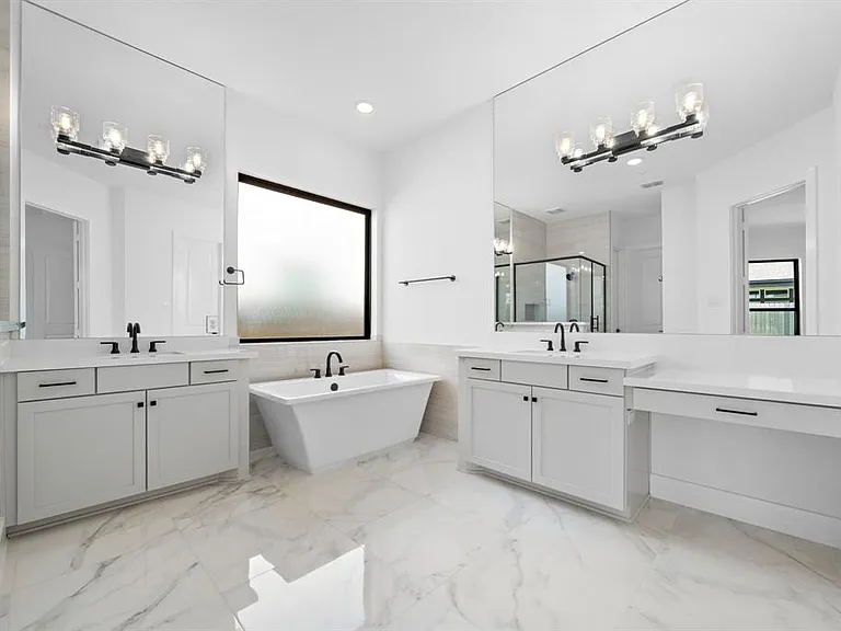 9806 Oakwood Trl — Photo 16