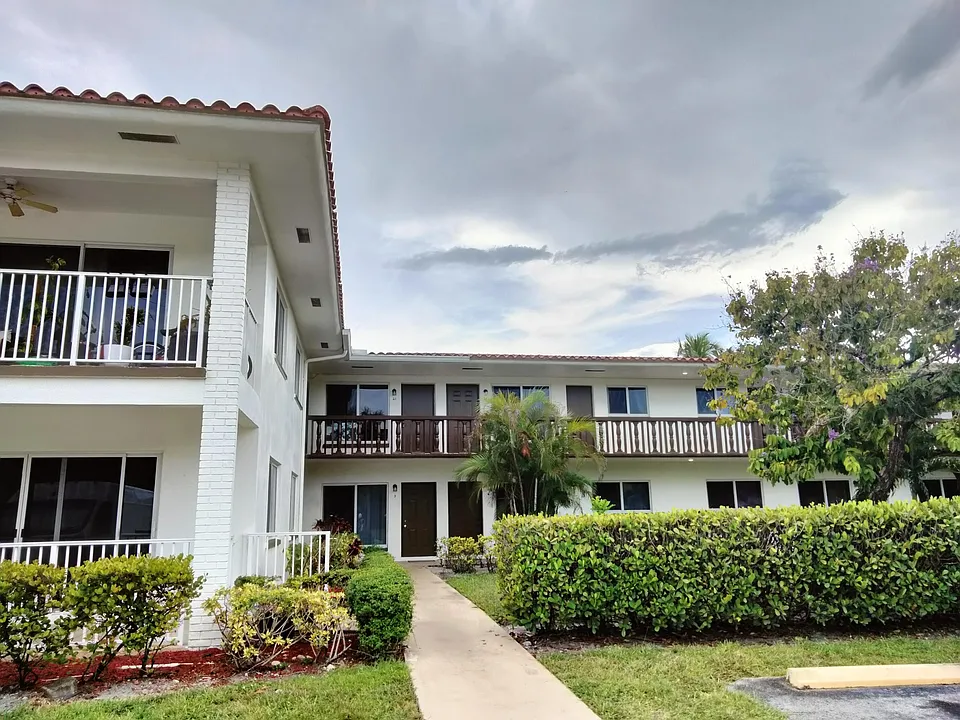 600 S Luna Ct #23