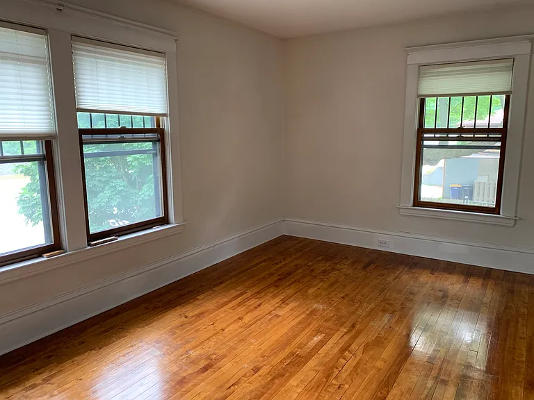221 Grand Ave NE — Photo 8