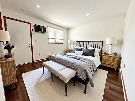 4th image of 133 N Poplar St APT 106
