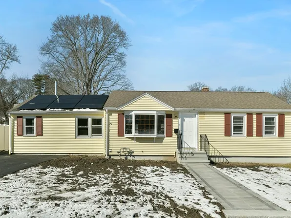 4 Lind Ter, Randolph, MA 02368