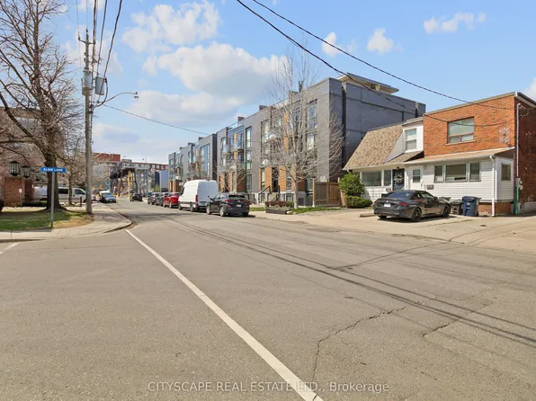370 Wallace Ave #501, Toronto, ON M6P 3P2