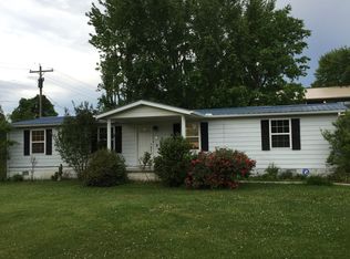 121 Ridenour Ln, Jacksboro, TN 37757