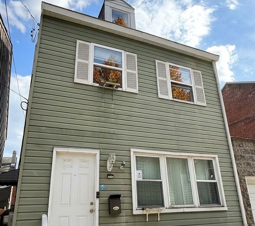 1st image of 1916 Larkins Way