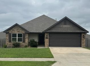 760 Madison Dr, Prairie Grove, AR 72753