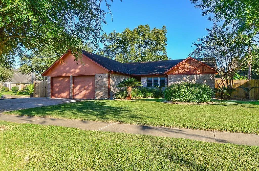 3 bed, 2.0 bath, 1703 sqft, $1,900 — Photo 2