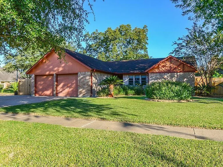 22814 Coriander Dr — Photo 2