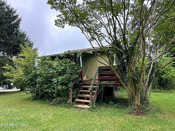 3rd image of 1688 Ridgeway Dr