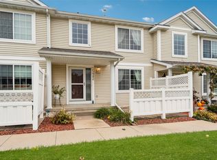 15442 Walnut Hills Dr, Urbandale, IA 50323