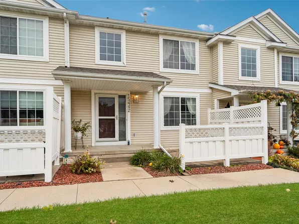 15442 Walnut Hills Dr, Urbandale, IA 50323