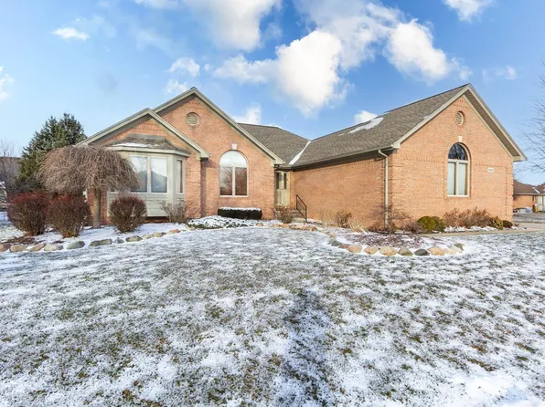 50643 Hillside Dr, Macomb, MI 48044