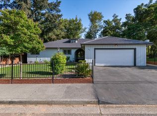 585 W 2nd St, Cloverdale, CA 95425