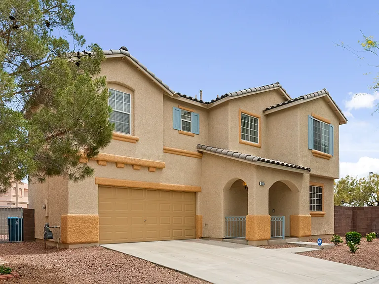10713 Pipers Cove Ln — Photo 2