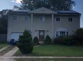 24 Autumn Ln, Amityville, NY 11701