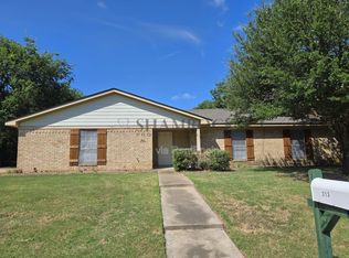 313 Travis Ln, Hewitt, TX 76643