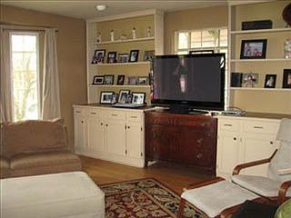 5th image of 2083 Hillcrest Ave