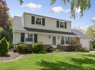 685 Hickory Dr, Buffalo Grove, IL 60089