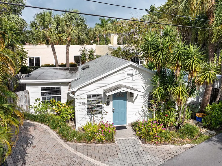 6 Fisher Ln — Photo 1
