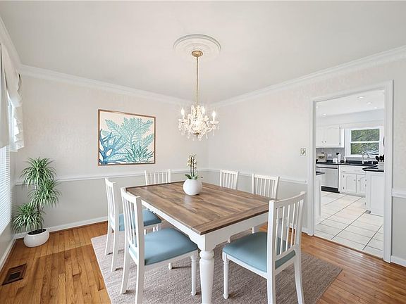 4th image of 1836 Summerhedge Close