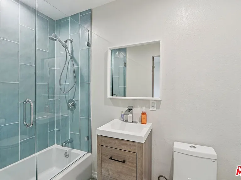 5139 Balboa Blvd #2 — Photo 25