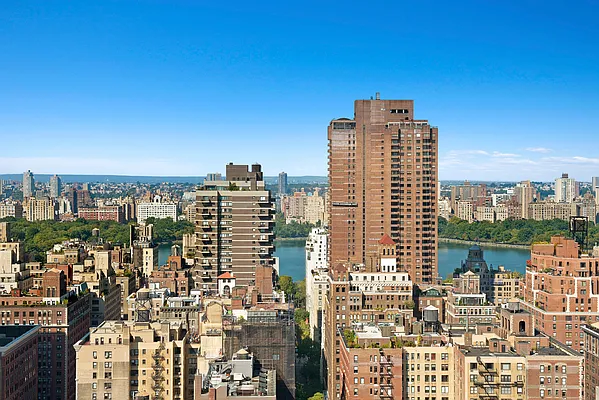 Rented by Douglas Elliman | media 23