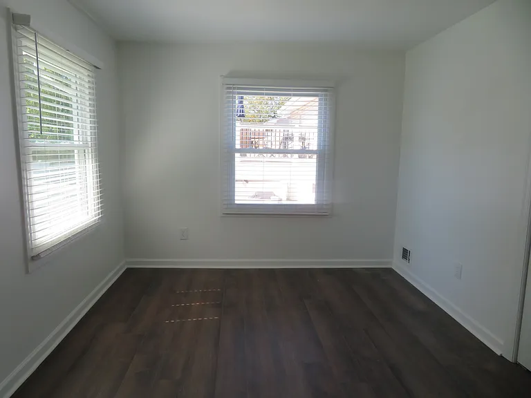 7895 Pavilion Dr — Photo 28