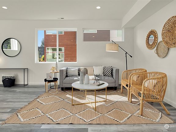 3rd image of 18528 Wallingford Avenue N #B
