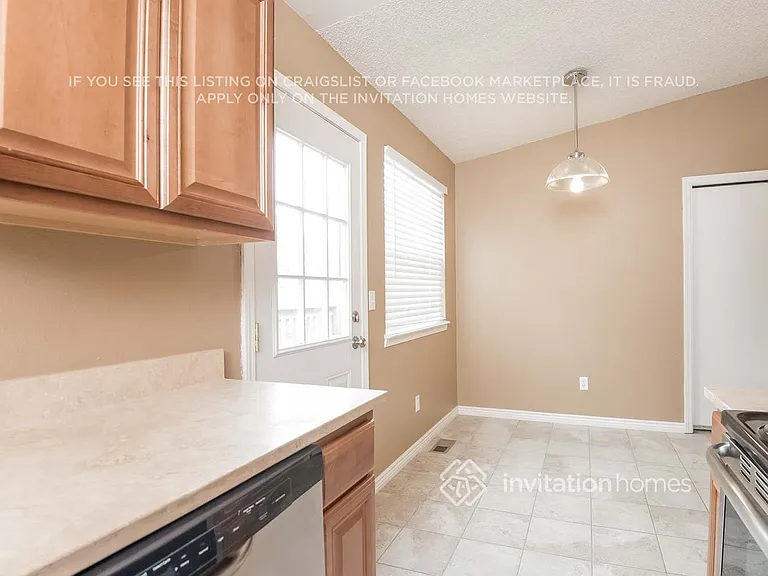 5004 S Richfield Cir — Photo 8