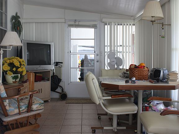 4th image of 82040 5th Ave N #40