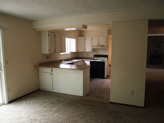 Open Kitchen with newer applinaces