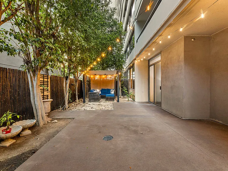 600 W 9th St #115 — Photo 42