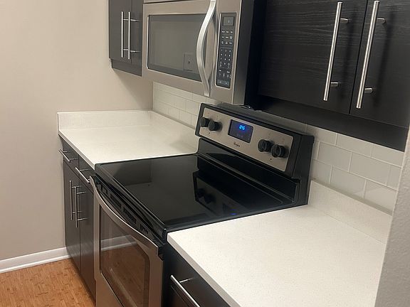 5th image of 1325 N State Pkwy APT 8C