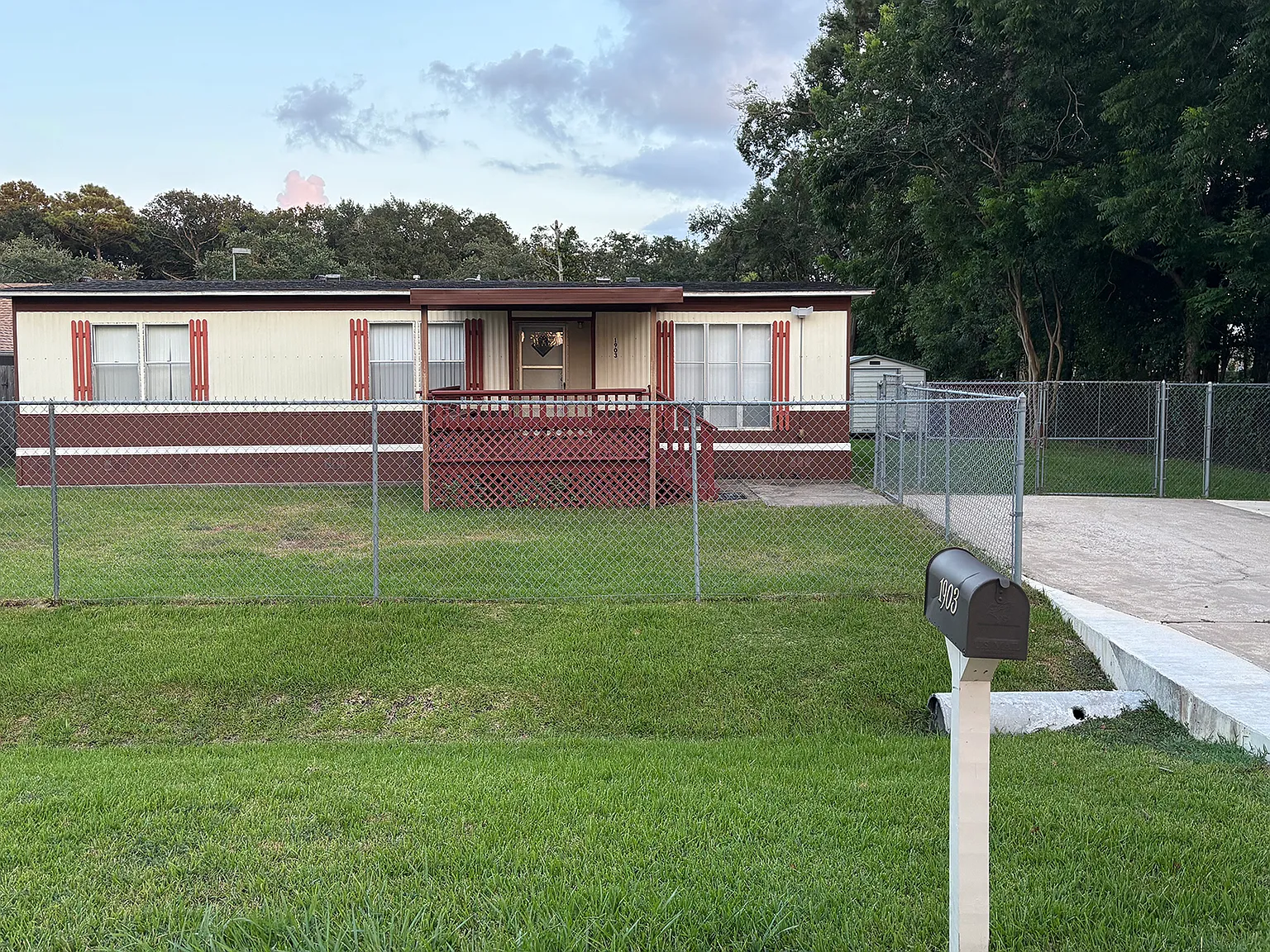 3 bed, 1200 sqft, $1,800 — Photo 2