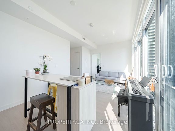 5th image of 65 Mutual St #1509