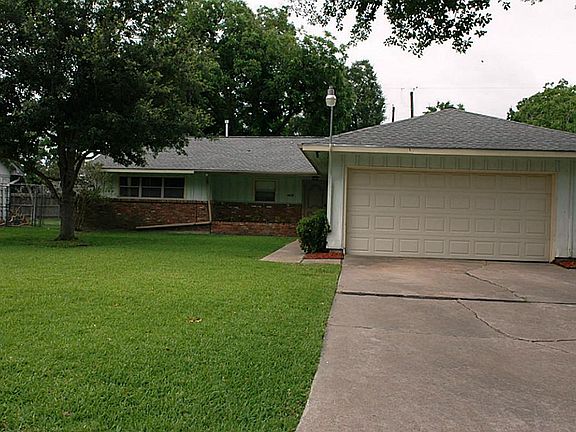 Oversize Attached Two Car Garage with Double Wide Driveway