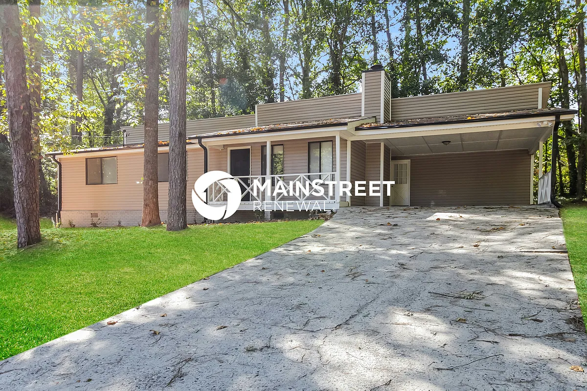 front view - 2085 Swan Ct