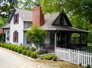 2 Kansas St, Eureka Springs, AR 72632