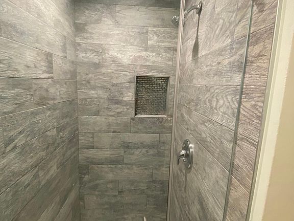 3rd image of 938 3rd St #102
