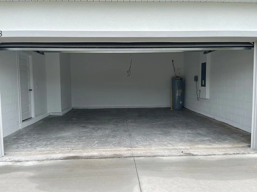 4 bed, 2.0 bath, 1665 sqft, $2,300 — Photo 3