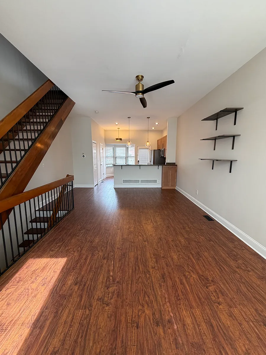 First floor living and dining room. - 4343 Laclede Ave #F