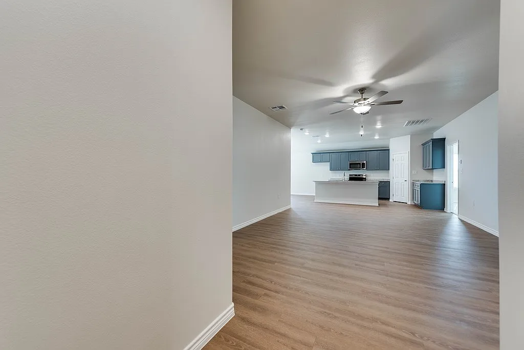 3 bed, 2.0 bath, 1633 sqft, $2,750 — Photo 3